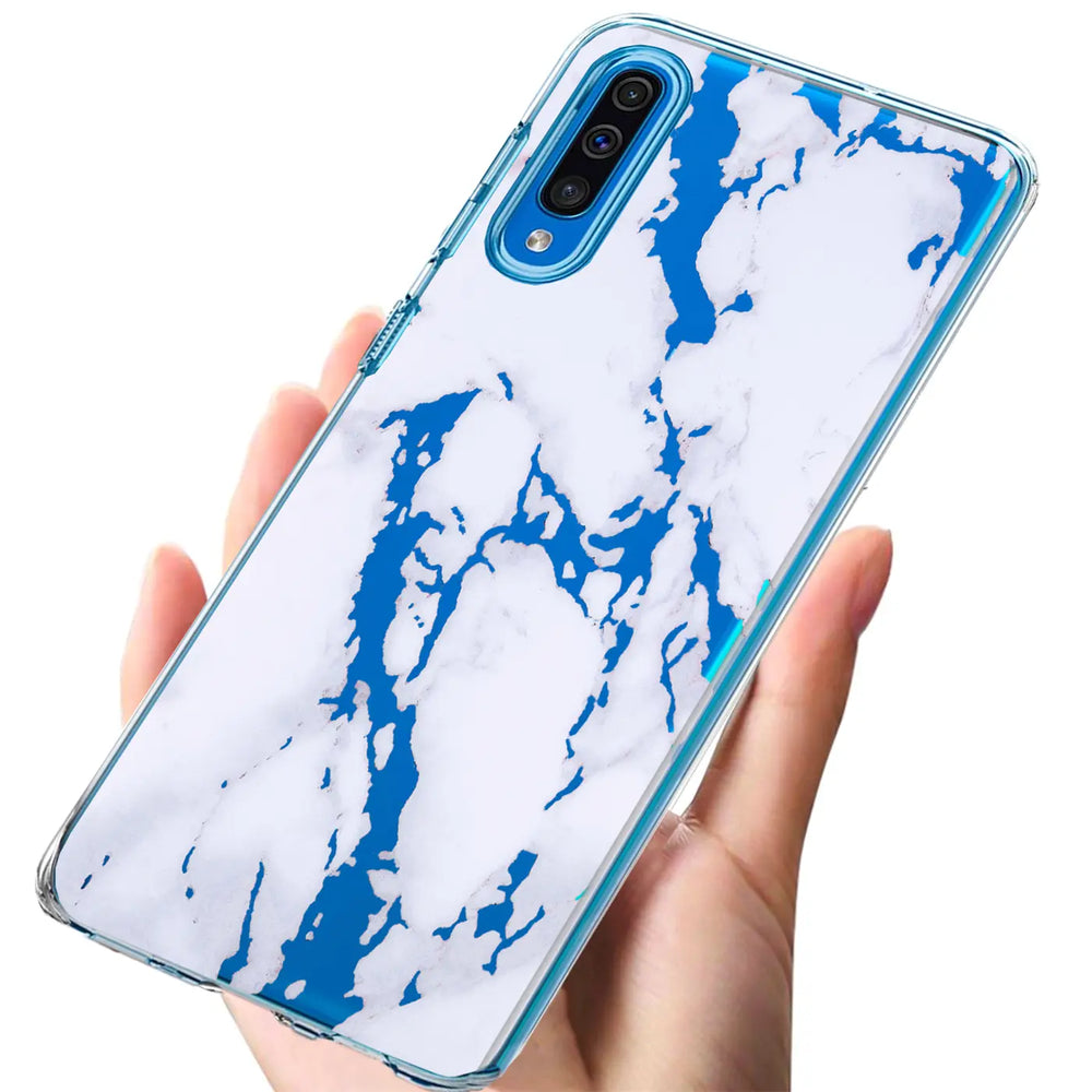 Samsung Galaxy J6 2018 Hülle, weiß/blau Marmor, TPU, von vorne schräg gehalten