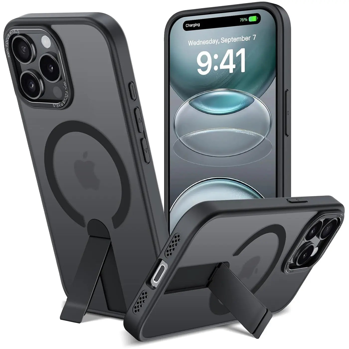Drei schwarze iPhone 15 Pro Max Hüllen aus Kunststoff mit MagSafe und Ständer, aus verschiedenen Winkeln