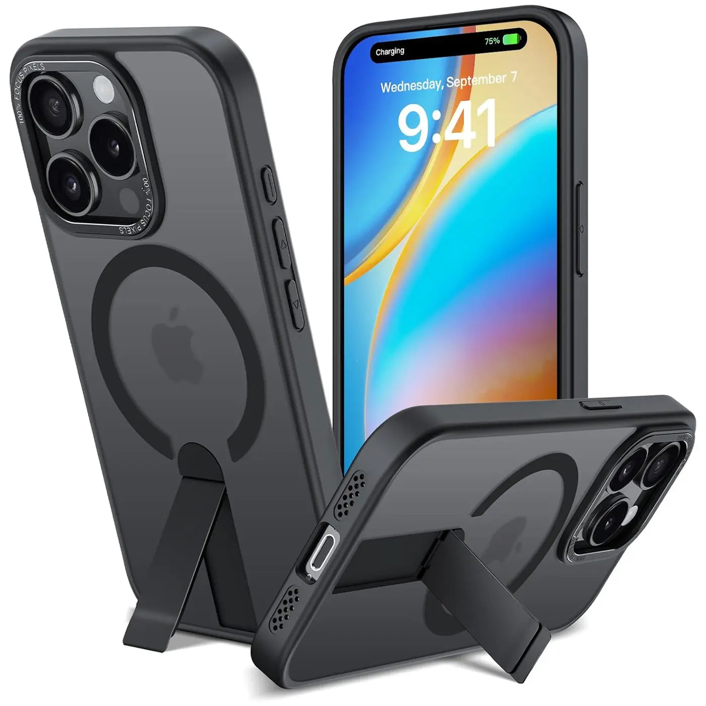 Drei schwarze iPhone 15 Pro Hüllen aus Kunststoff mit Ständer, MagSafe, aus verschiedenen Winkeln