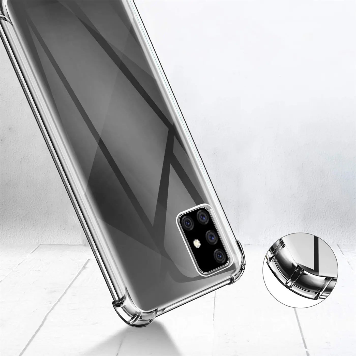 Samsung Galaxy A71 in klarer, stoßfester Hülle, Rückansicht, Nahaufnahme