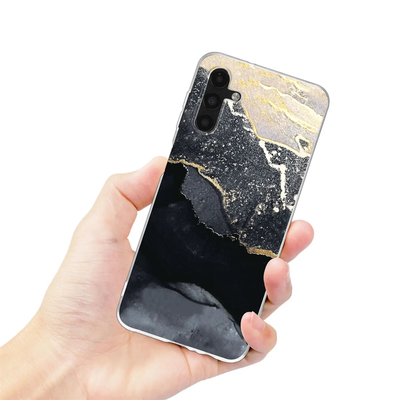 Hand hält Samsung Galaxy A13 5G/A04s Hülle, Marmor-Design, Schwarz/Gold, Rückansicht