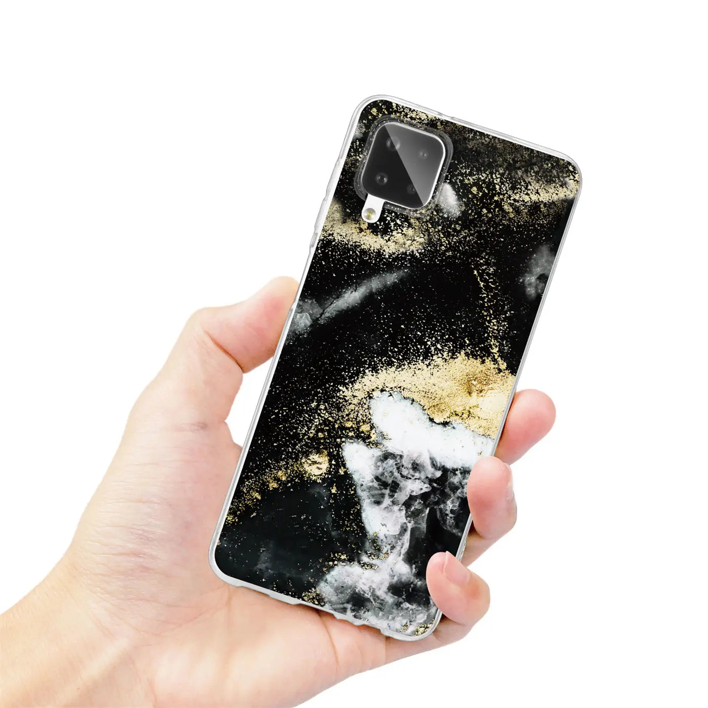 Hand hält Samsung Galaxy A22 4G Hülle, Marmor/Sand-Design, schwarz/gold