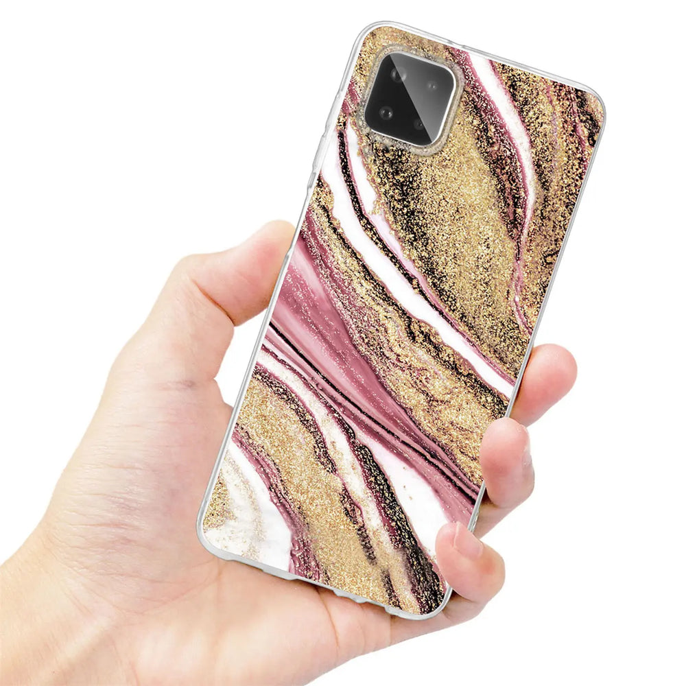 Samsung Galaxy A22 5G Hülle mit Marmor- & Sand-Design, rosa/gold, von vorne, leicht schräg