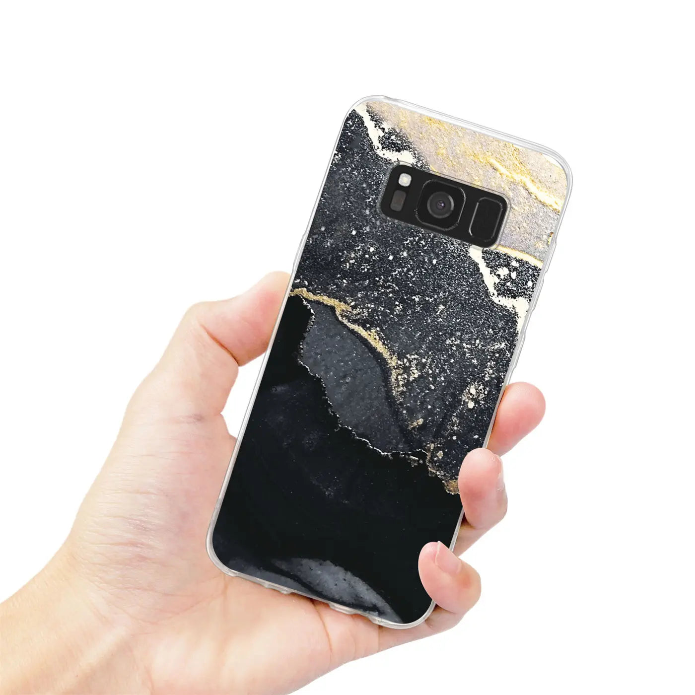 Samsung Galaxy S8 Hülle mit Marmor- & Sand-Design, schwarz/gold, von vorne leicht schräg gehalten.