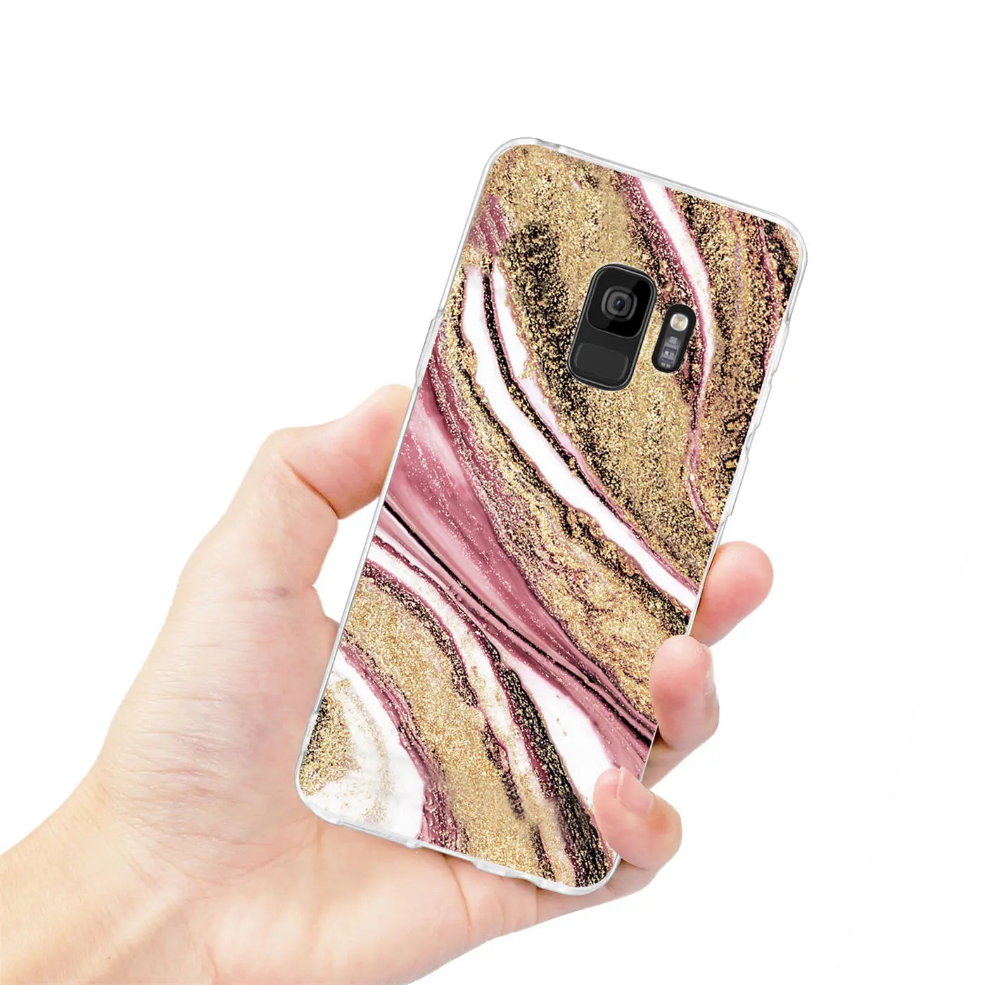 Samsung Galaxy S9 Plus Hülle mit Marmor- & Gold-Design, von vorne leicht schräg gehalten.