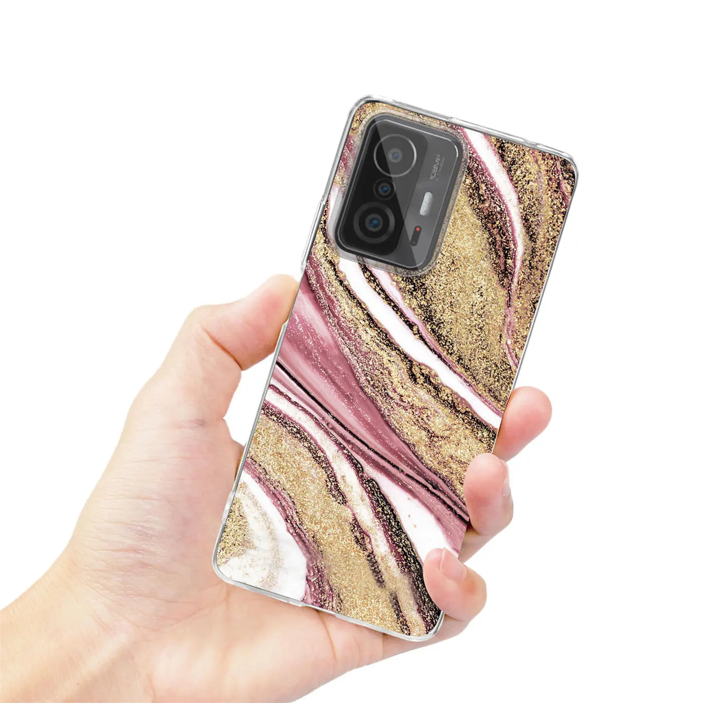 Hand hält Xiaomi Mi 11T Pro mit Marmor-Sand-Hülle, rosa/gold, von vorne