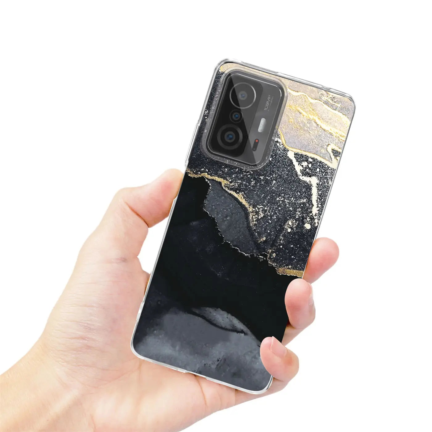 Hand hält Xiaomi Mi 11T Pro mit Marmor-Design Hülle, schwarz/gold, von vorne
