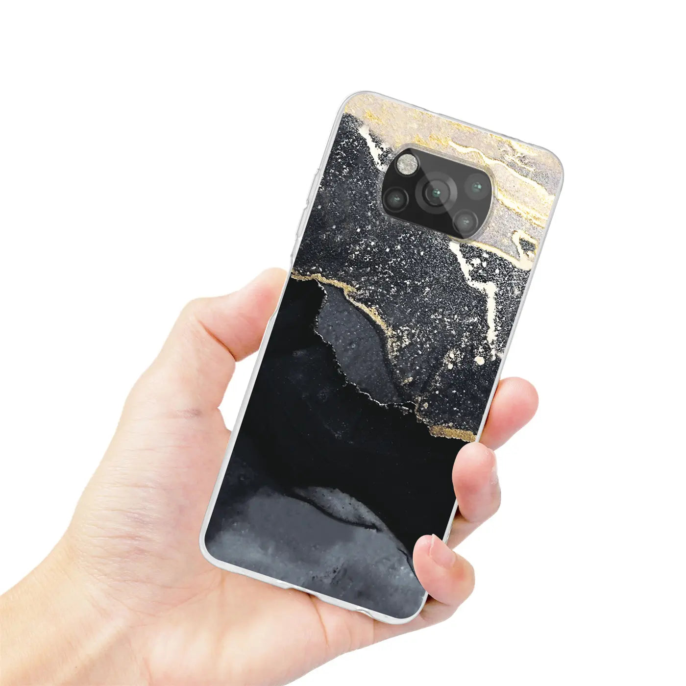Hand hält Xiaomi Poco X3 Pro mit schwarzer Marmor-Hülle, von oben rechts.