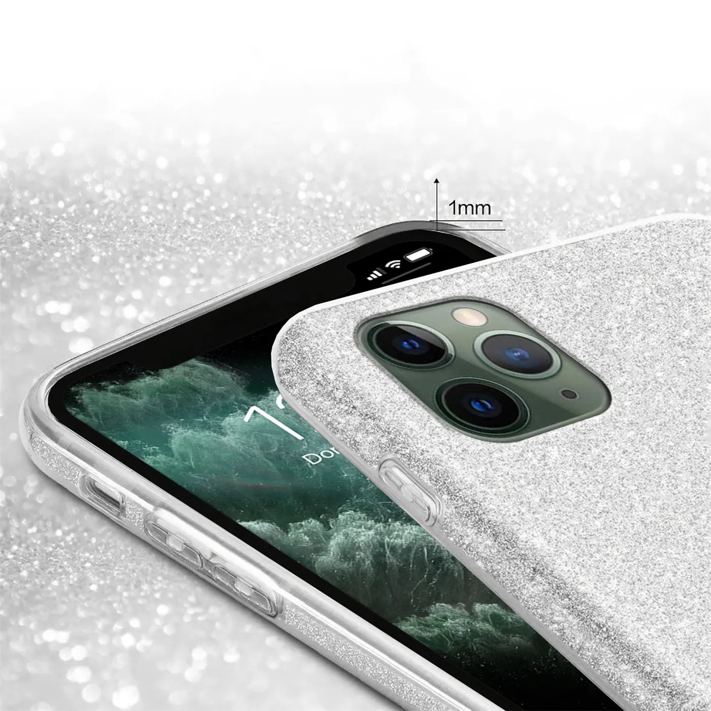 Silberne Glitzer-TPU-Hülle auf iPhone 11 Pro, Nahaufnahme von hinten.