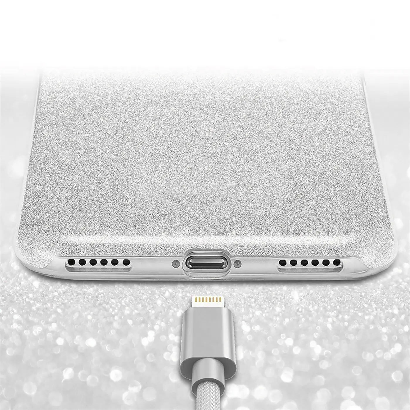 Silberne Glitzer-TPU-Hülle für iPhone 13, Nahaufnahme des Ladeanschlusses.