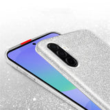 Silberne Glitzer-TPU-Hülle auf einem Samsung Galaxy A37 5G, Nahaufnahme von oben.