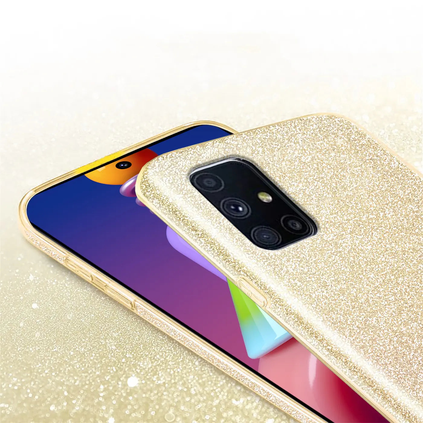 Goldene Glitzer-TPU-Hülle auf Samsung Galaxy M31s, Nahaufnahme von hinten.