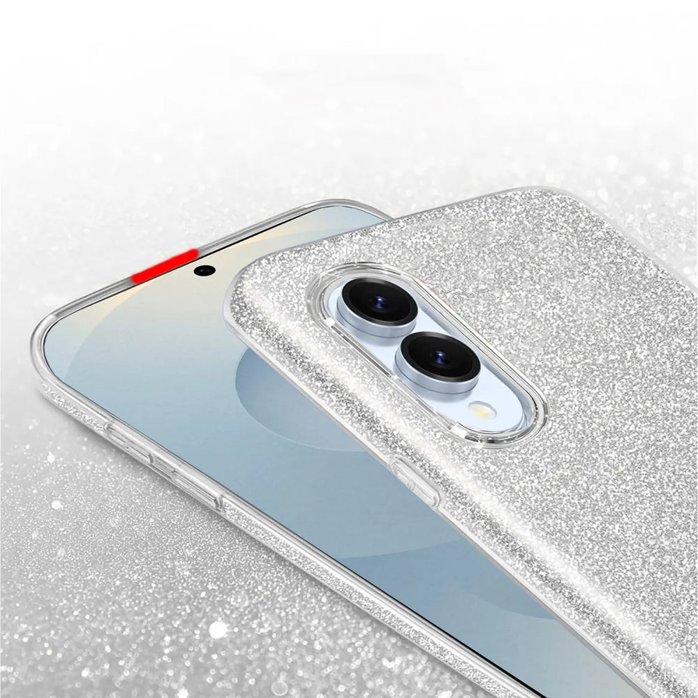 Silberne Glitzer-TPU-Hülle auf Samsung Galaxy S25 Edge, Nahaufnahme von hinten.