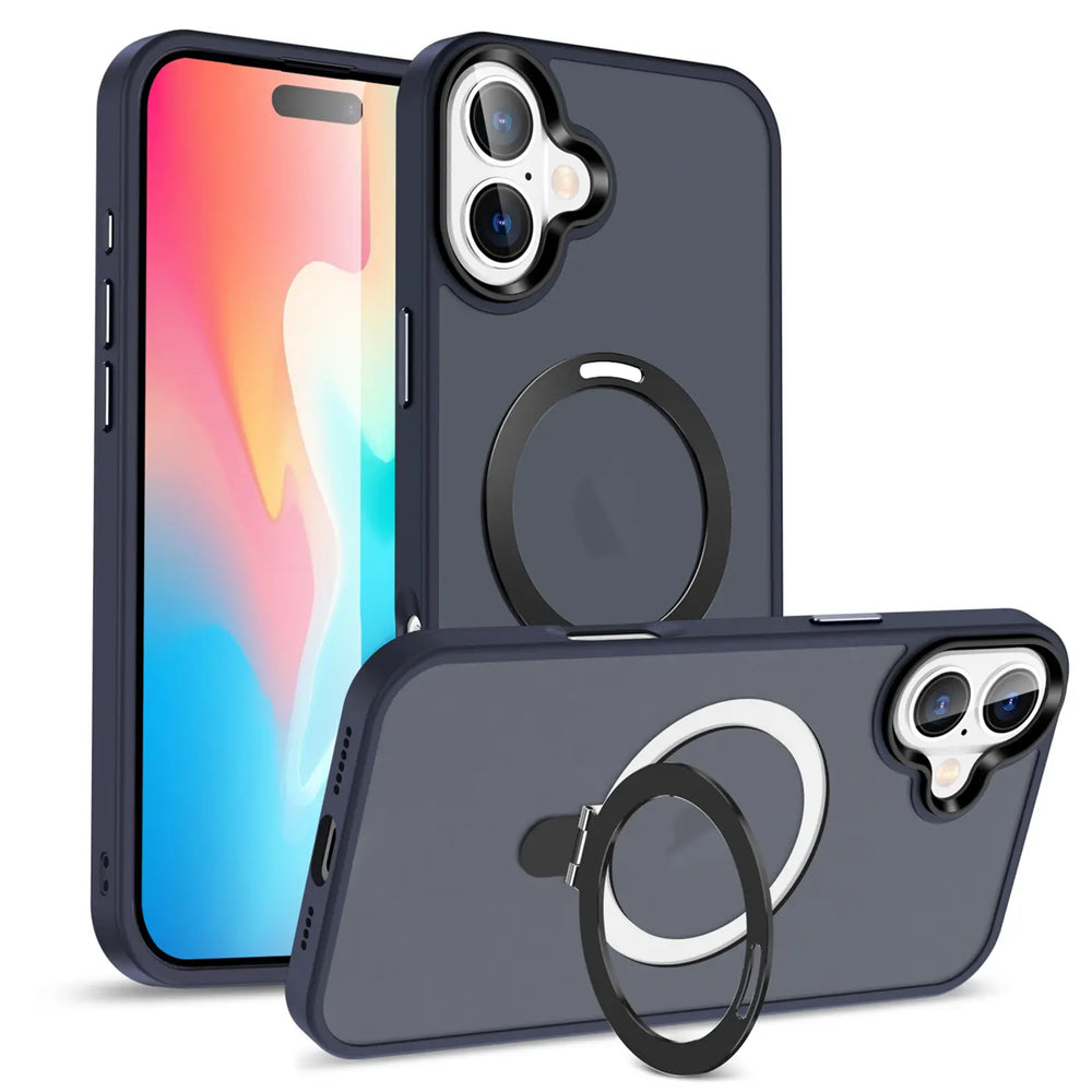 Dunkelblaue Hülle aus Kunststoff mit Aufstellring für iPhone 16 Plus, von vorne und schräg