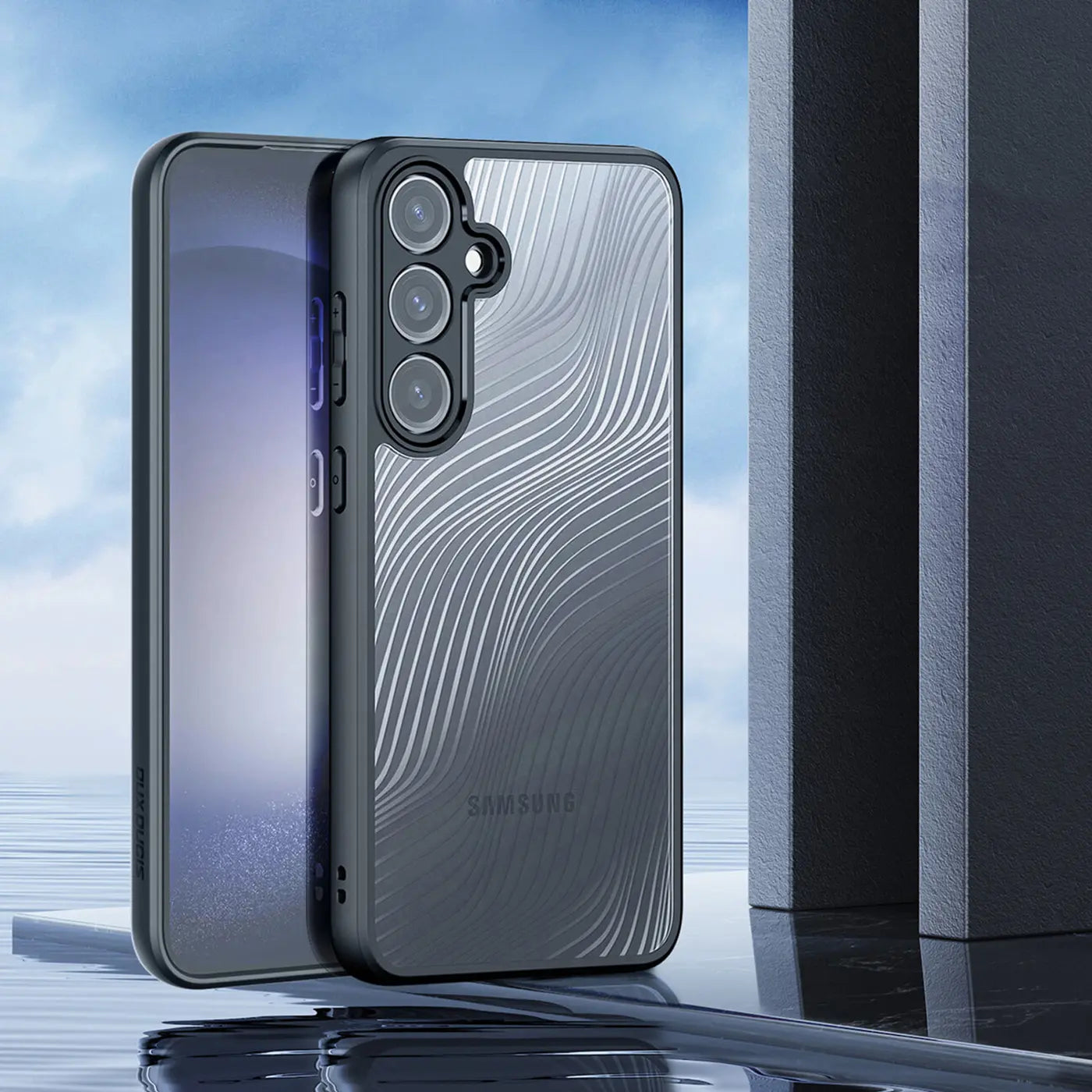 Graue Schutzhülle mit Wellenmuster auf Samsung S24, von schräg vorne