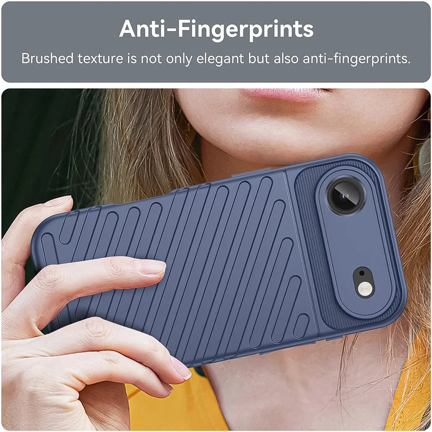 Dunkelblaue Handyhülle aus Gummi mit Rillenmuster, von hinten gezeigt, auf einem iPhone 17 Air.