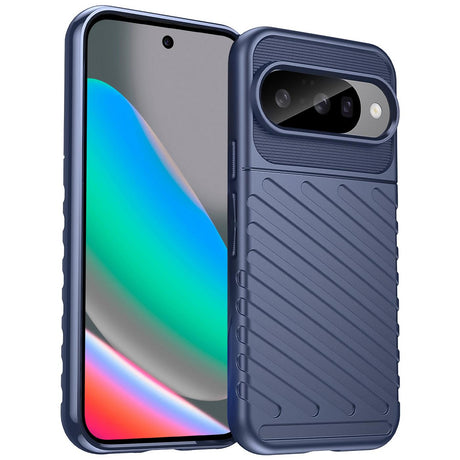 Dunkelblaue, gerippte Hülle für Google Pixel 10 mit diagonalen Rillen, schräg neben einem Smartphone auf weißem Hintergrund.