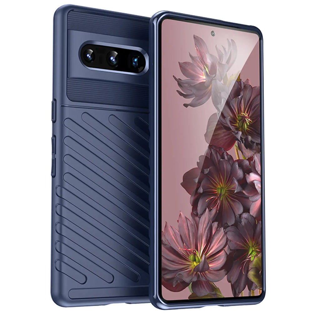 Dunkelblaue, stoßfeste Silikonhülle für Google Pixel 7 Pro, schräg von hinten links und vorne rechts gezeigt.