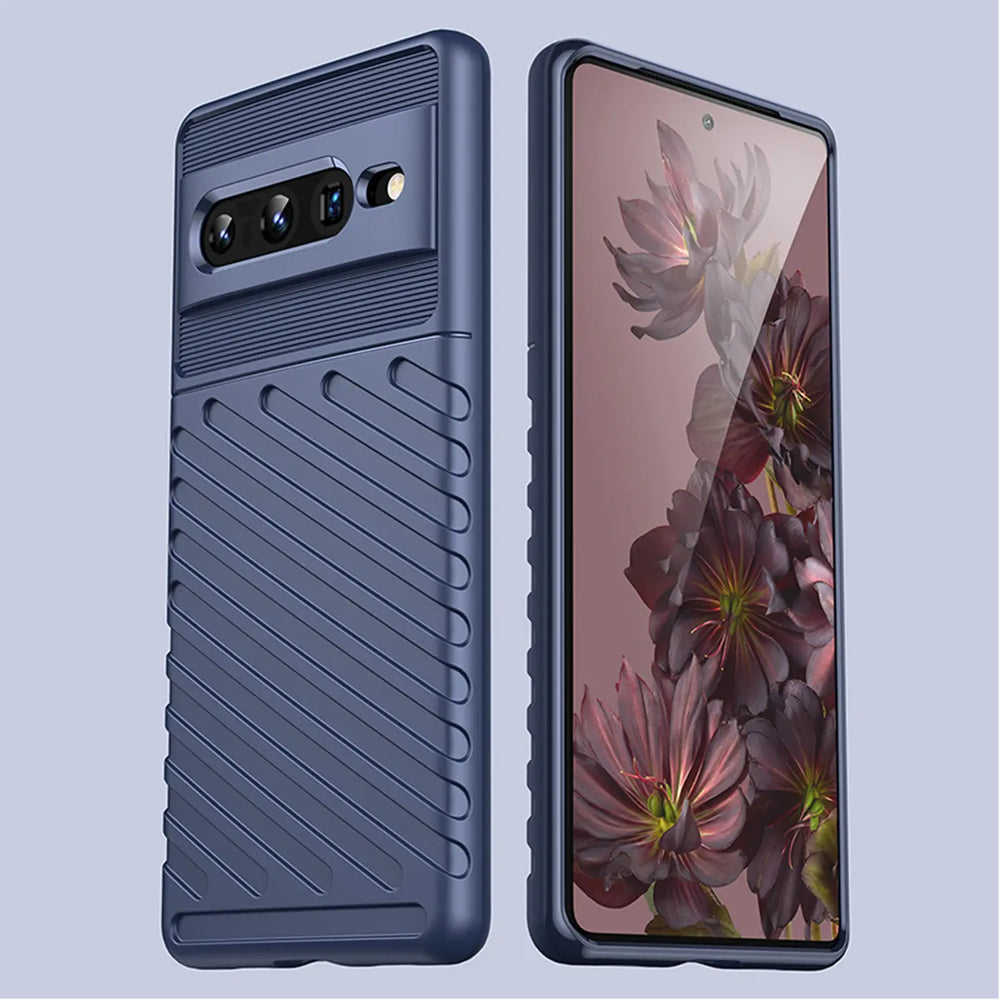 Zwei Ansichten einer dunkelblauen, strukturierten Silikonhülle für das Google Pixel 7 Pro, Rück- und Vorderseite.