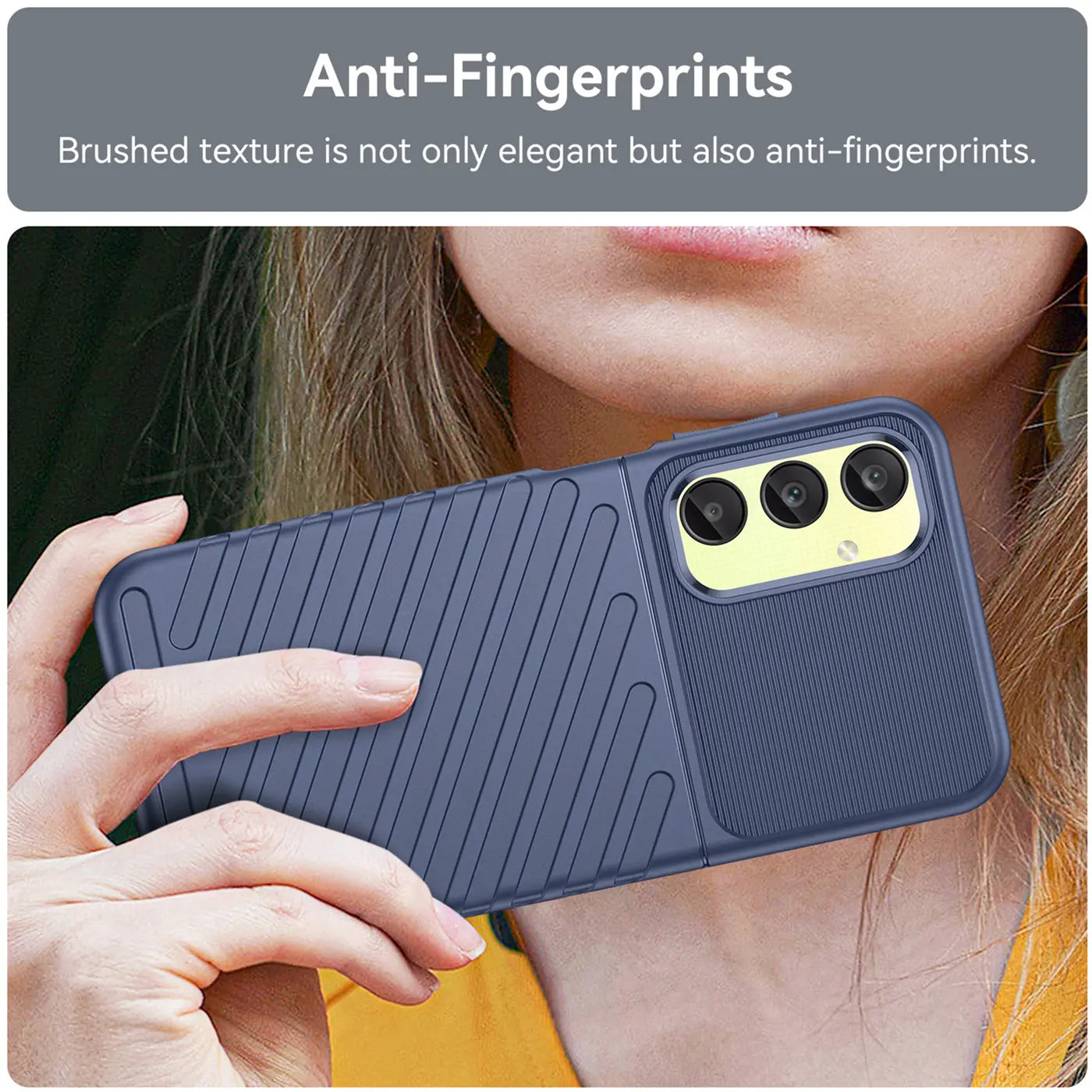 Blaue Handyhülle aus Kunststoff mit Rillenmuster, von hinten gezeigt, hält ein Samsung Galaxy A25 5G.