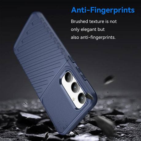 Dunkelblaue Handyhülle aus Kunststoff, von schräg hinten, mit Samsung Galaxy A57 5G.
