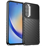 Schwarze Handyhülle aus Kunststoff, schräg von vorne, mit Samsung Galaxy A57 5G