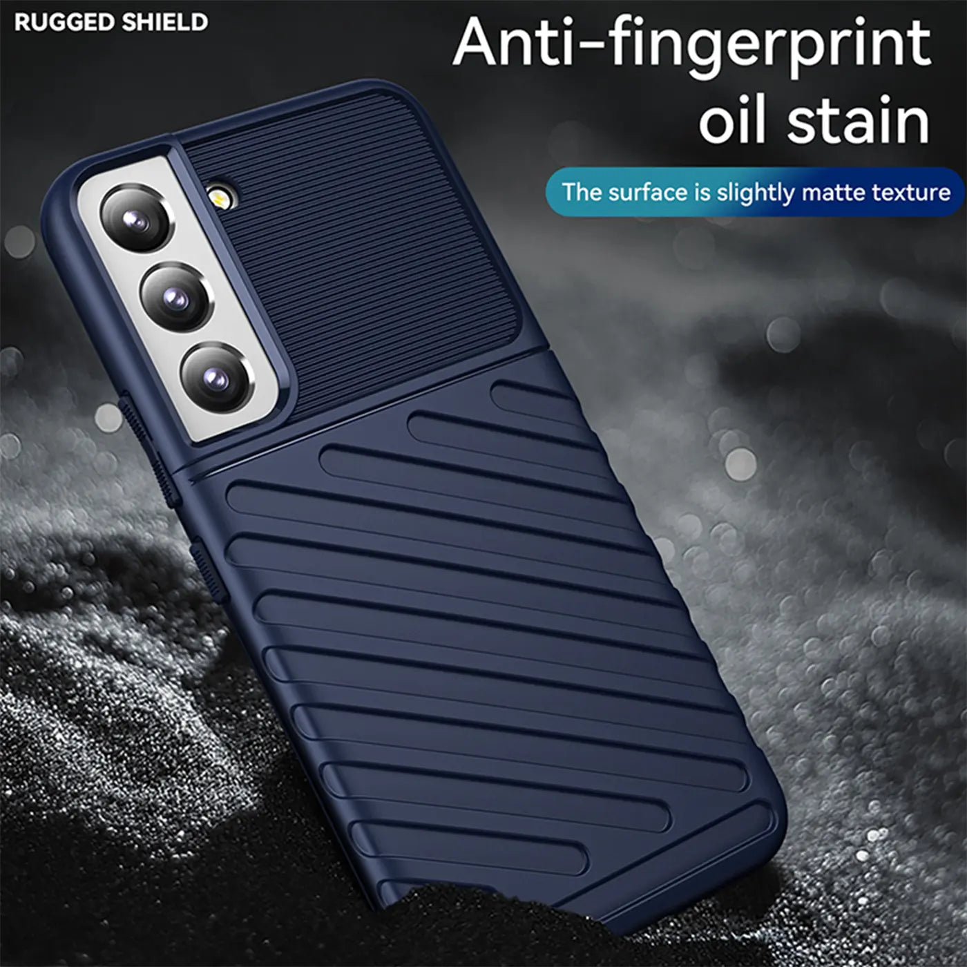 Dunkelblaue Handyhülle aus Kunststoff, schräg von vorne, zeigt Samsung S21 Kamera.