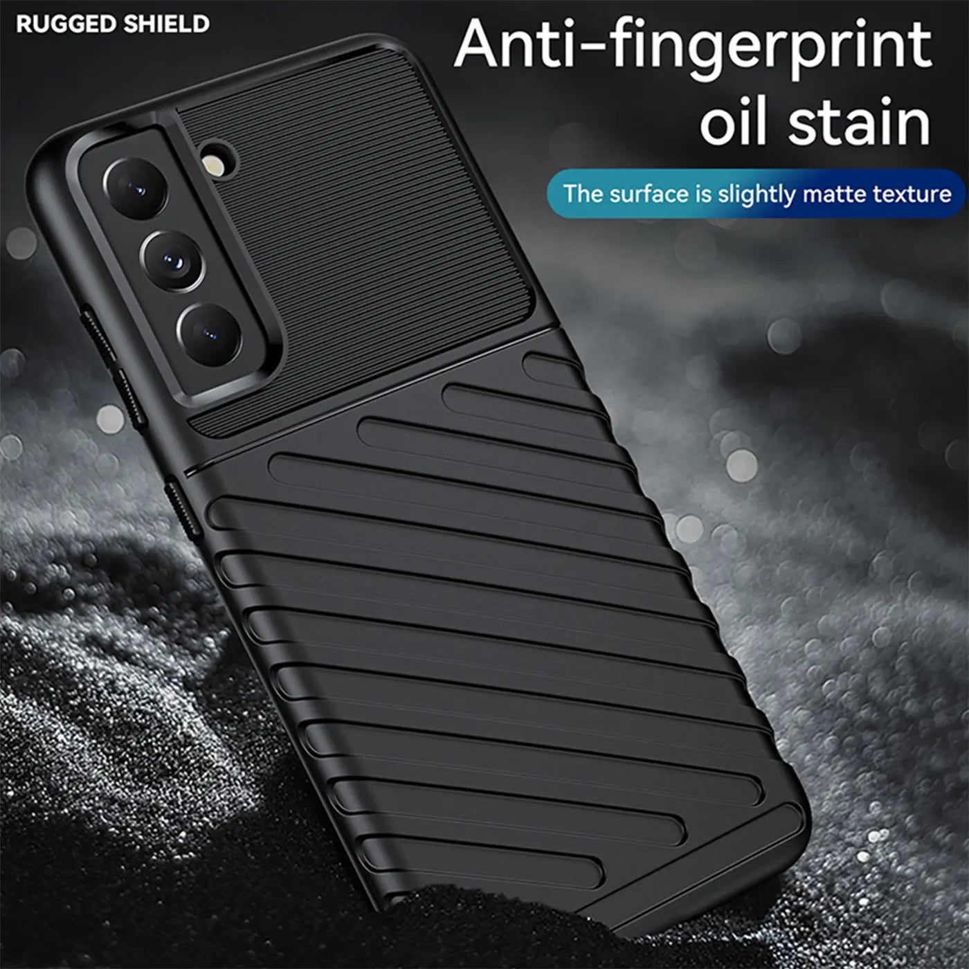 Schwarze Handyhülle aus Gummi für Samsung Galaxy S21 FE, von schräg oben gezeigt.