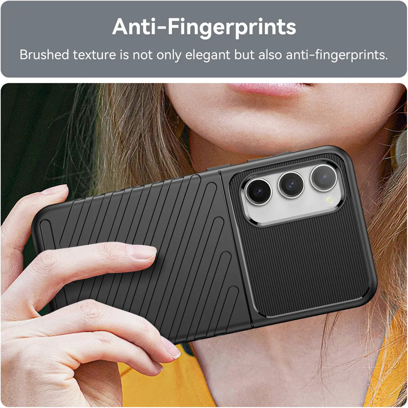 Schwarze Handyhülle aus Kunststoff mit Rillenmuster, von hinten, zeigt Samsung Galaxy S23 Kamera