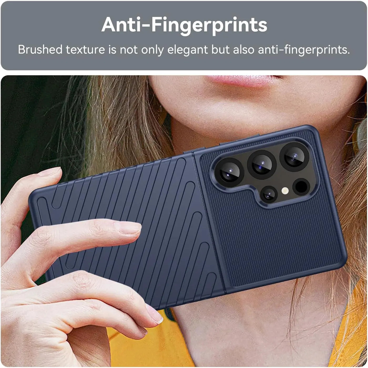 Dunkelblaue Handyhülle aus Kunststoff mit gerillter Textur, von hinten gezeigt, auf einem Samsung Galaxy S25 Ultra.