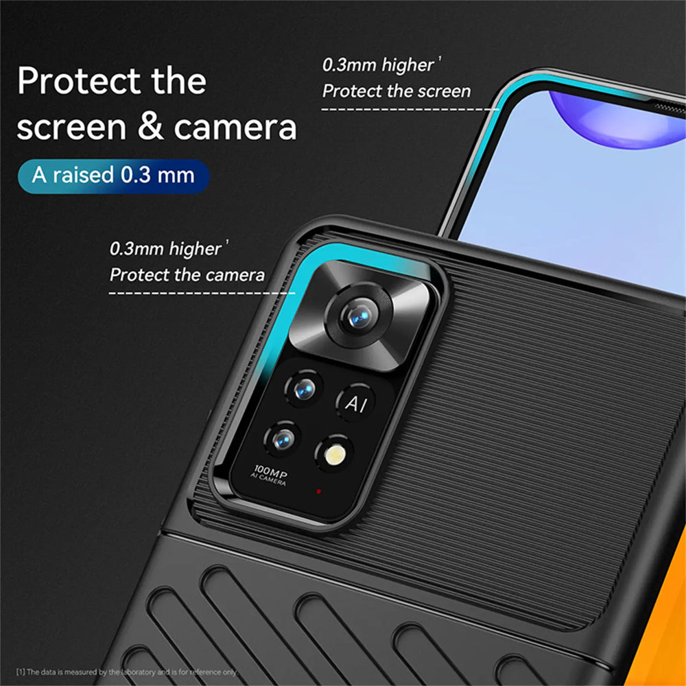 Schwarze Handyhülle aus Kunststoff, Nahaufnahme der Kamera, Xiaomi Redmi Note 11 Pro.