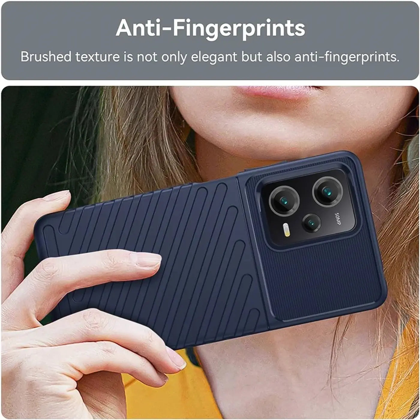 Dunkelblaue Handyhülle aus Kunststoff mit gerillter Textur, hält ein Xiaomi Redmi Note 12 Pro 5G.