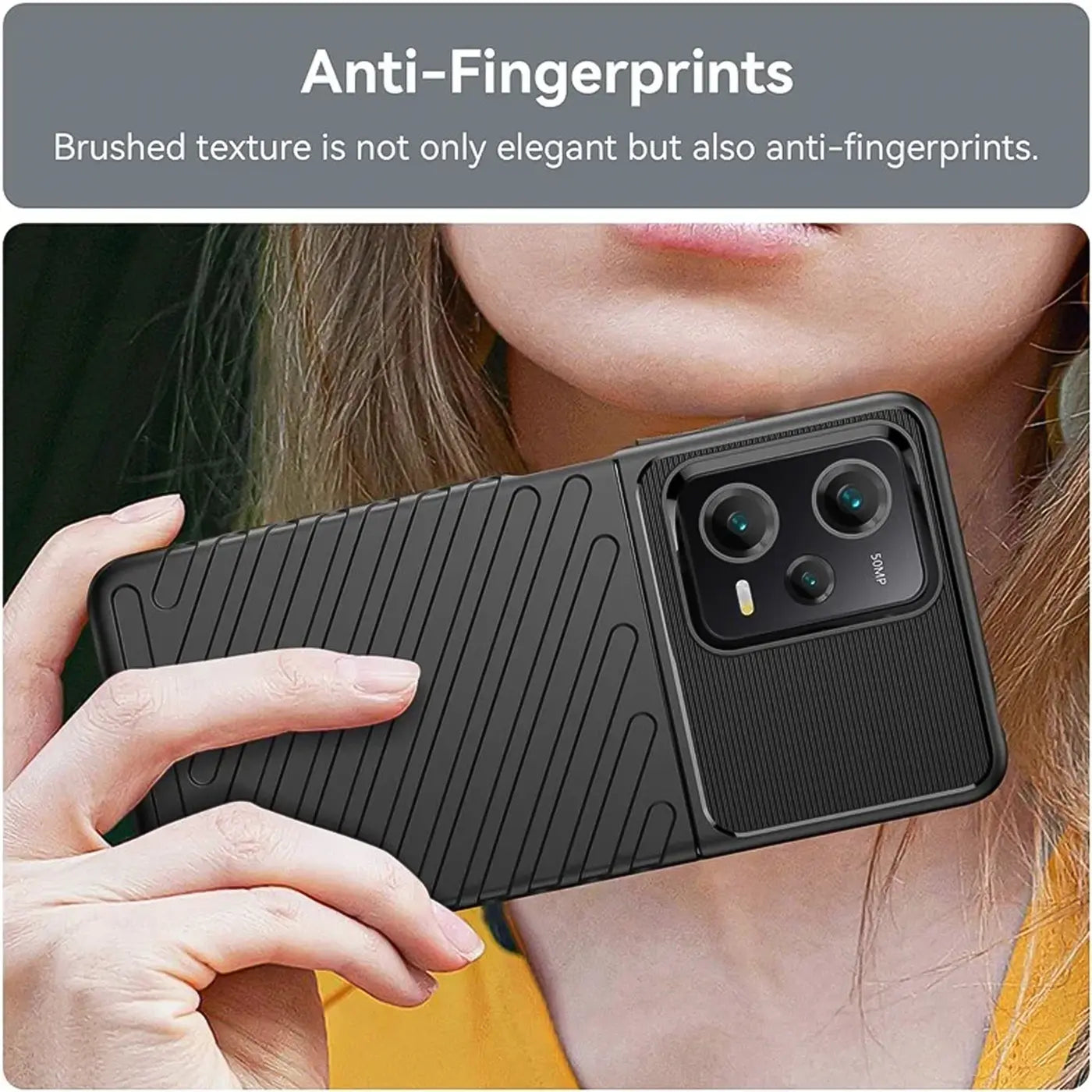 Schwarze, geriffelte Handyhülle aus Kunststoff, von schräg oben, zeigt Xiaomi Redmi Note 12 Pro 5G.