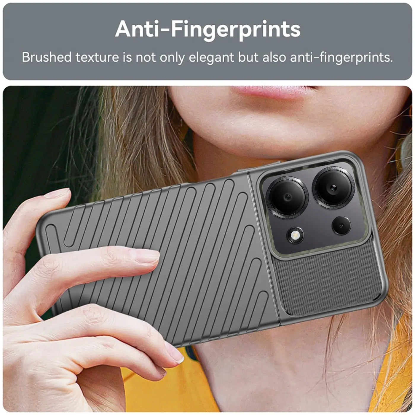 Graue Handyhülle aus Kunststoff mit Rillenmuster, von hinten gezeigt, auf einem Xiaomi Redmi Note 13 Pro 4G.