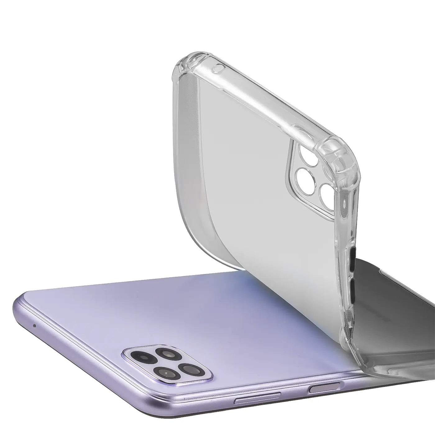 Transparente Hülle aus Kunststoff wird auf ein lila Samsung Galaxy A22 5G gelegt.