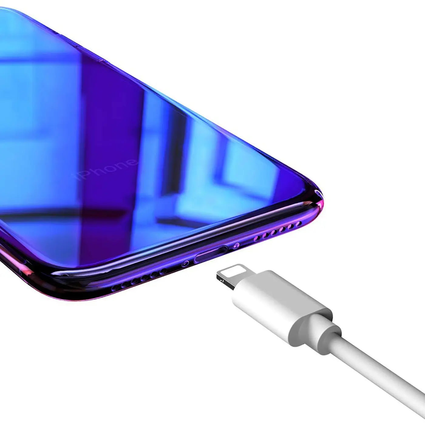 iPhone 11 Pro Max, lila/blau Farbverlauf Hülle, Nahaufnahme, Ladekabel wird eingesteckt