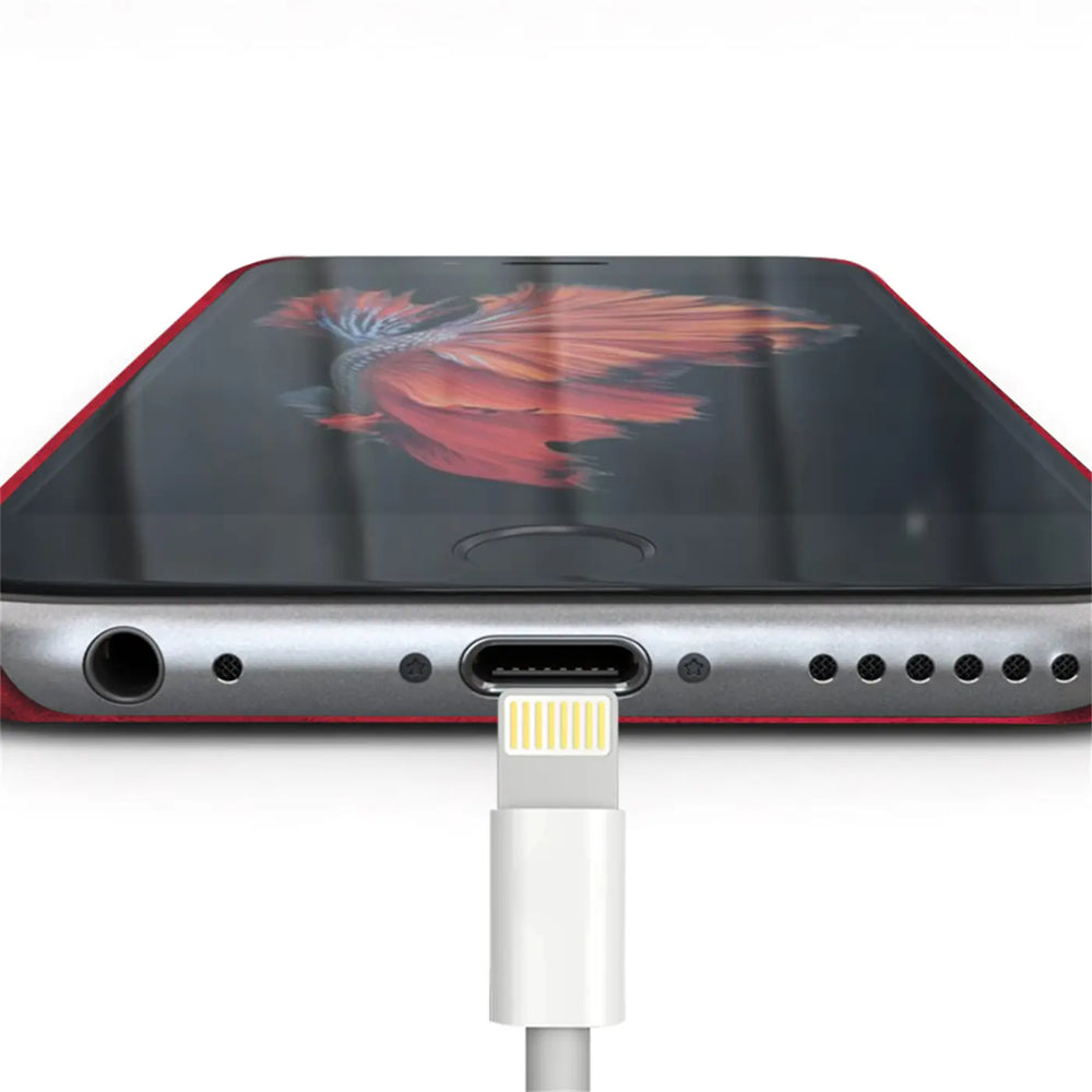 Hartschalen-Handyhülle mit Kunstleder-Außenseite in Schwarz, Braun oder Rot.