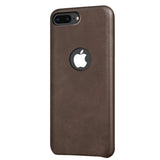 Hartschalen-Handyhülle mit Kunstleder-Außenseite in Schwarz, Braun oder Rot.