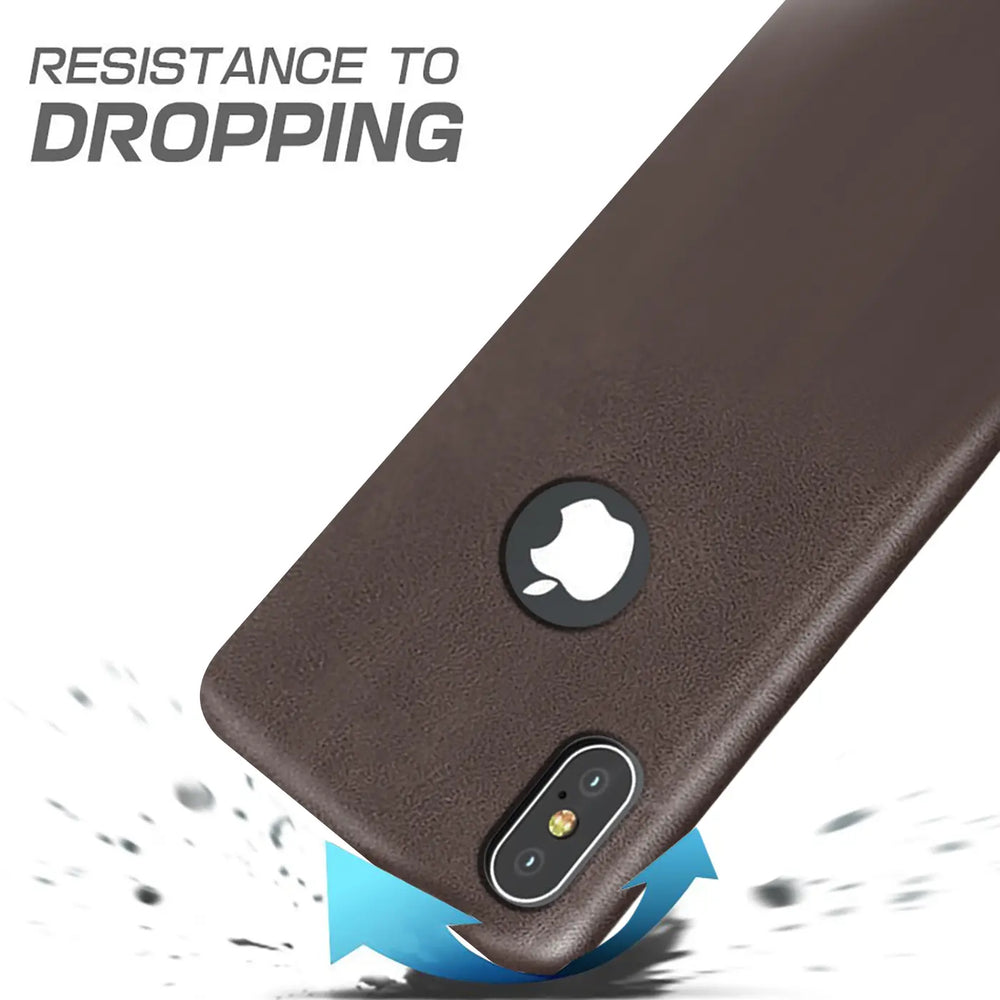 Hartschalen-Handyhülle mit Kunstleder-Außenseite in Schwarz, Braun oder Rot.