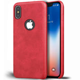 Hartschalen-Handyhülle mit Kunstleder-Außenseite in Schwarz, Braun oder Rot.