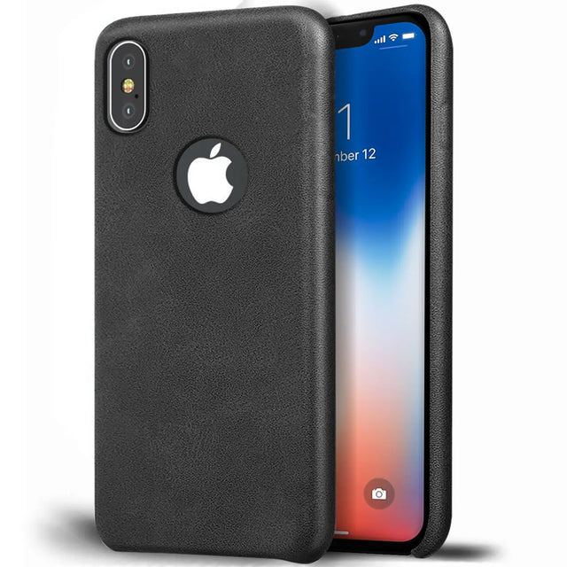 Hartschalen-Handyhülle mit Kunstleder-Außenseite in Schwarz, Braun oder Rot.