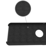 Hartschalen-Handyhülle mit Kunstleder-Außenseite in Schwarz, Braun oder Rot.