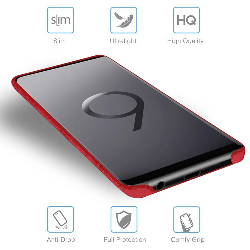 Hartschalen-Handyhülle mit Kunstleder-Außenseite in Schwarz, Braun oder Rot.