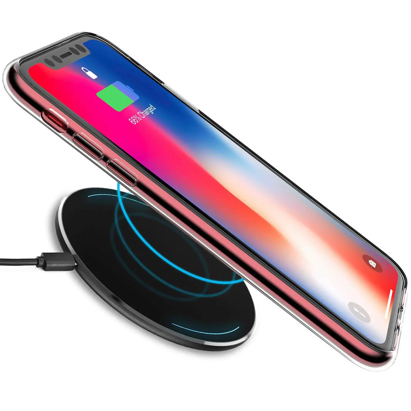 iPhone 11 in klarem Case lädt auf schwarzer Ladestation, von oben schräg fotografiert.