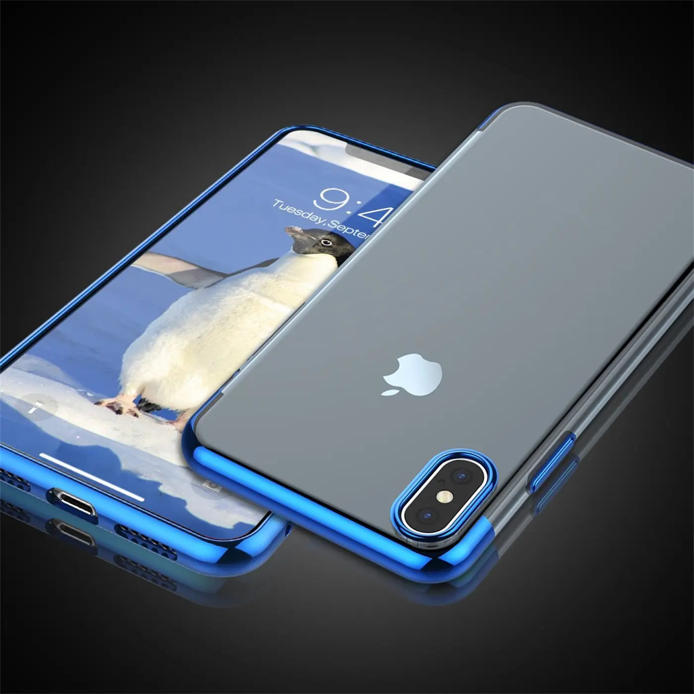 iPhone Xs Max mit blauer Hülle, klare Rückseite, Metallrand, von schräg oben