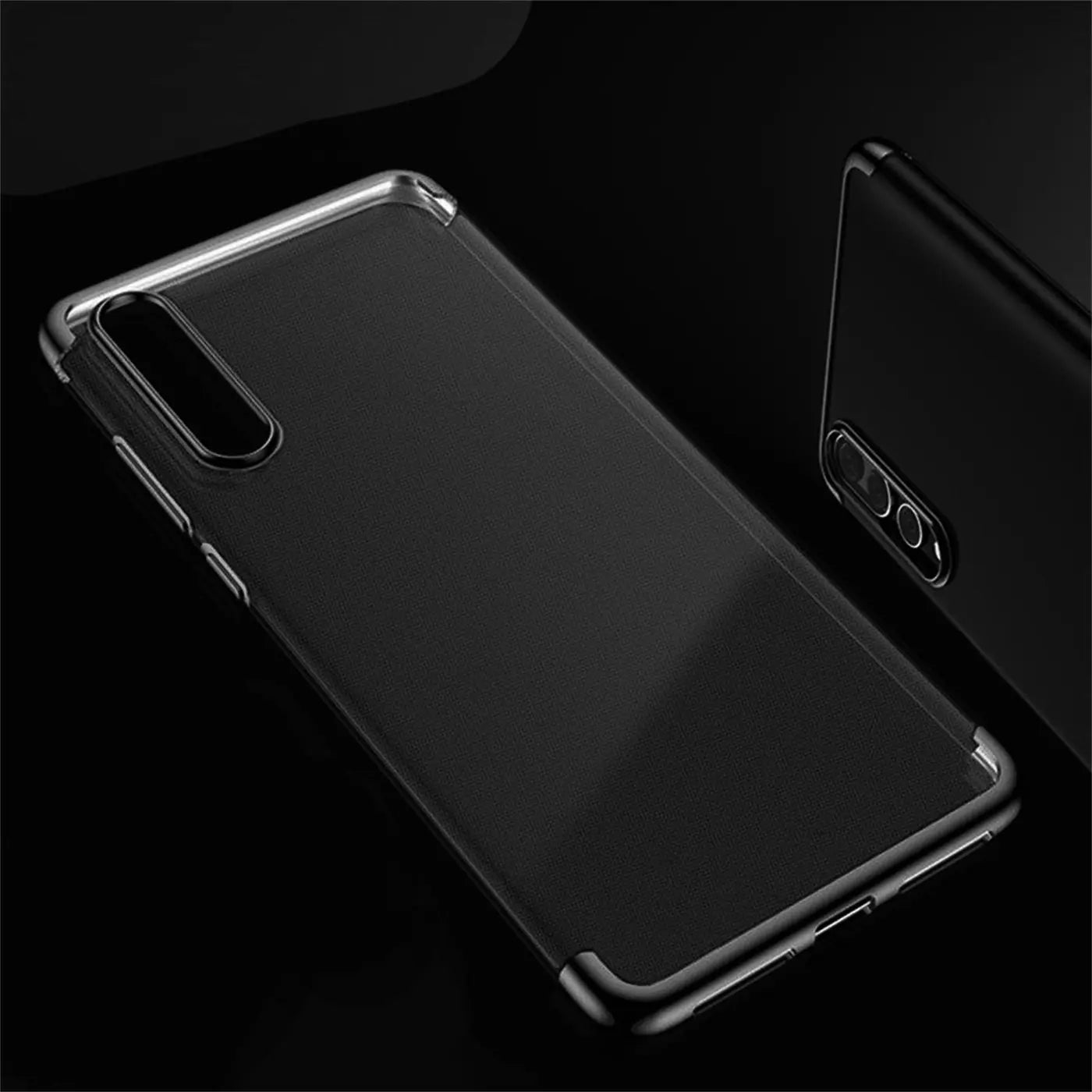 Transparente Hülle mit silbernem Rand für Huawei P20, aus Kunststoff, von oben links gezeigt.