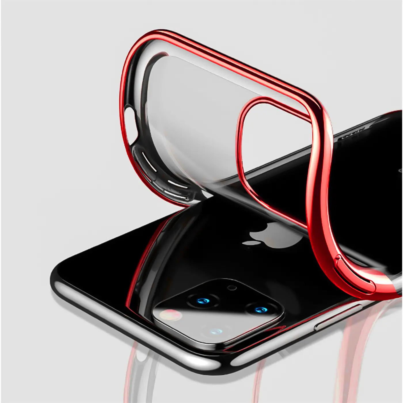 iPhone 11 Pro mit roter Randhülle, klare Rückseite, von oben schräg aufgenommen.