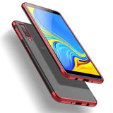 Transparente Handyhülle für Samsung Galaxy A7 2018 mit farblichen Akzenten in Schwarz, Rot, Blau oder Roségold.