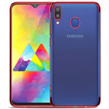 Transparente Handyhülle für Samsung Galaxy M20 mit farblichen Akzenten in Schwarz, Rot, Blau oder Roségold.
