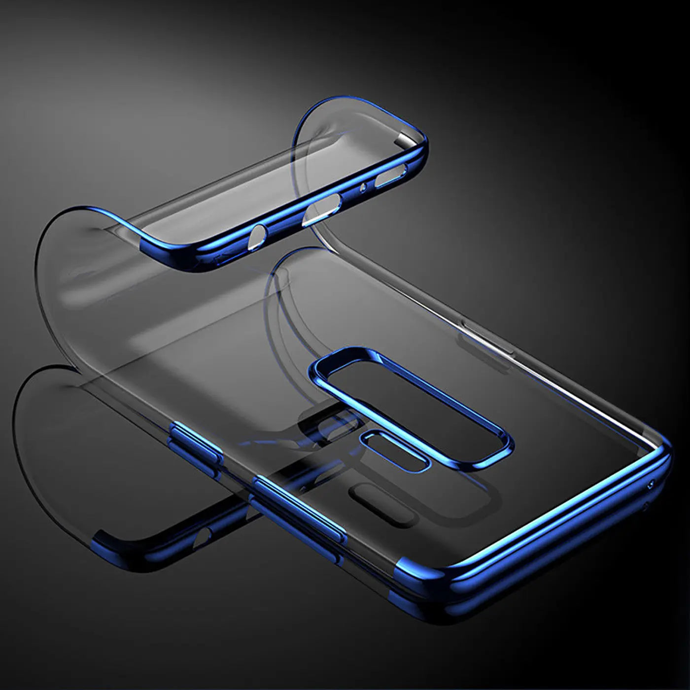 Transparente Hülle mit blauem Rand für Samsung Galaxy S9 Plus, aus Kunststoff, von vorne schräg fotografiert.